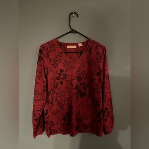 Natural reflections thin red floral blouse top with ruched back - size medium